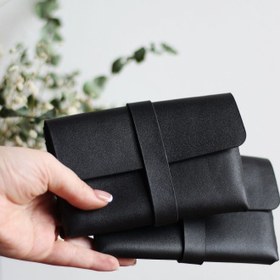 تصویر | کیف سیگار و فندک چرم طبیعی | دست‌ ساز لوکس و منحصربه‌فرد | مشکی ، سبز تیره ، عسلی تیره ، عسلی روشن | - عسلی تیره 