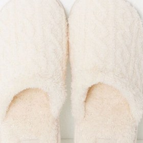 تصویر دمپایی خانگی با پارچه خز رنگ عاجی برند women'secret Ivory Fur Fabric House Slippers