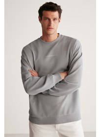 تصویر سویشرت خاکستری روشن بزرگ سایز ویلی برند grimelange Willie Oversize Light Grey Sweatshirt