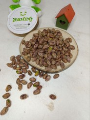 تصویر مغز پسته کاراملی طعم شیرین و بافت ترد و شکننده 