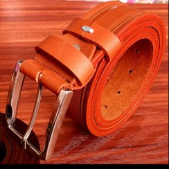 تصویر کمربند چرم طبیعی با سگگ زبانه دار و رنگ عسلی 