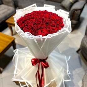 تصویر گل و بادکنک رز شیک ولنتاین در گلفروشی داودیه 