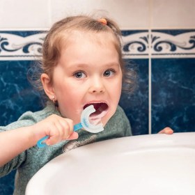 تصویر مسواک کودک چرخشی تمام سیلیکونی ا Rotating all-silicone baby toothbrush Rotating all-silicone baby toothbrush