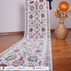 تصویر پادری زمینه کرم کد ۱۰۸۴۳ 