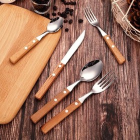 تصویر چنگال دسته چوبی 