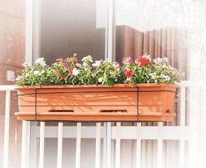 تصویر گلدان نرده ای آویز بالکنی سایز ۱۰۰ در ۲۲ سانتیمتر رنگ مشکی 