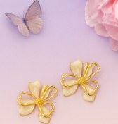 تصویر گوشواره گل سفید و طلایی 