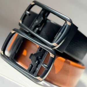 تصویر فروشگاه پوشاک بادامی