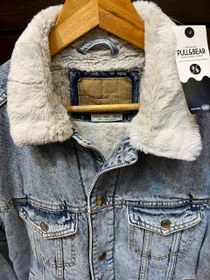 تصویر کاپشن جین خزدار pull&bear