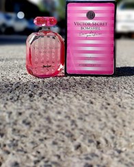 تصویر عطر ادوپرفیوم زنانه جسیکا تواین مدل ویکتوریا سکرت بامب شل حجم ۱۰۰ میلی لیتر 