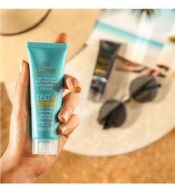 تصویر ضد آفتاب رنگی +SPF60 مات کننده پوست چرب سینره 