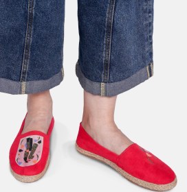 تصویر کفش کنفی قرمز 