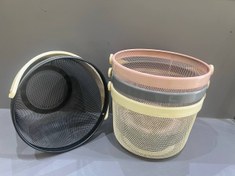 تصویر سبد فلزی گرد دسته چوب Round metal basket with wooden handle