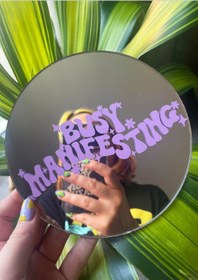 تصویر آینه دکوری فانتزی پینترستی تکست بیزی - 15 cm busy manifesting mirror