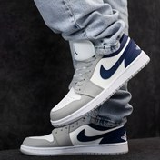 تصویر کتانی مردانه نایکی مدل Jordan SB رنگ سفید طوسی با رویه چرم مصنوعی 
