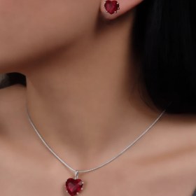 تصویر نیم ست نقره ۹۲۵ مدل قلب با سنگ یاقوت سرخ وزن ۲.۸ گرم 