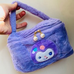 تصویر کیف آرایشی خزدار طرح عروسکی 