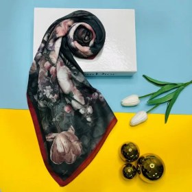تصویر روسری مشکی گلدار 