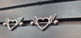 تصویر پیرسینگ نیپل قلب شیطانی 