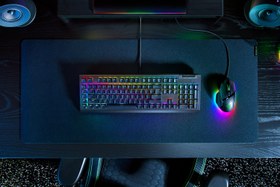 تصویر کیبورد گیمینگ ریزر مدل BlackWidow V4 X سوییچ سبز با سیم 