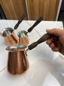 تصویر قهوه جوش مسی دسته چوبی سایز بزرگ 