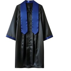 تصویر لباس فارغ‌ التحصیلی ساتن آمریکایی همراه کلاه و شال 