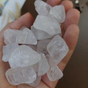 تصویر مهره سنگی کریستال کوارتز تراش نخورده سوراخ دار سنگ راف اصل طبیعی 