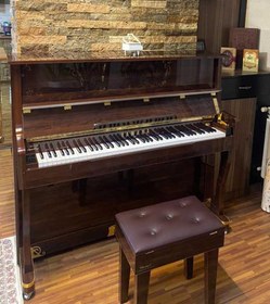 تصویر پیانو یاماها طرح آکوستیک مدل upi-95 