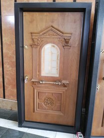 تصویر درب ضدسرقت شیشه خور تزیینی Security door with glass