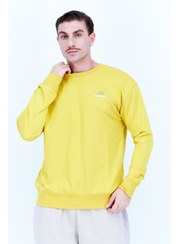 تصویر سویشرت مردانه با آستین بلند و فیت راحت برای فضای باز، زرد برند new balance Men Relaxed Fit Long Sleeve Outdoor Sweatshirts, Yellow