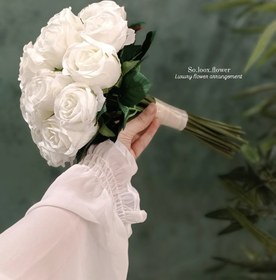 تصویر دسته گل عروس رز سفید 