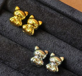 تصویر گوشواره میخی گربه 