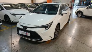 تصویر تویوتا لوین مدل 2024 ا بنزینی بنزینی