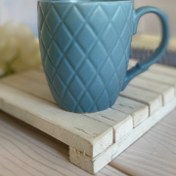 تصویر ماگ سرامیکی دسته دار با بدنه مشبک لوزی لوزی 