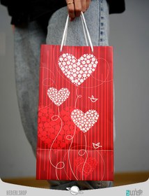 تصویر بگ قرمز طرح قلب Red bag with heart design 