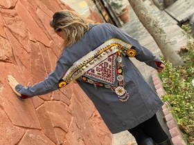 تصویر کت جین با تکه های کاملا دستدوز زنانه Handmade denim jacket