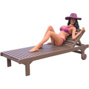 تصویر ماکت زن کنار ساحل 