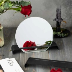 تصویر آینه پایه دار مدل گرد فلزی 