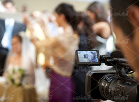تصویر عکس با کیفیت در حال فیلم برداری از عقد و عروسی 