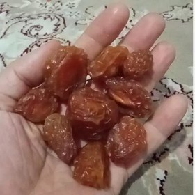 تصویر آلو بخارا امسال گوشتی و نرم 