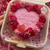 تصویر بنتو کیک عاشقانه ولنتاین 500گرمی مناسب برای 2تا4نفربا فیلینگ موز وگردو 