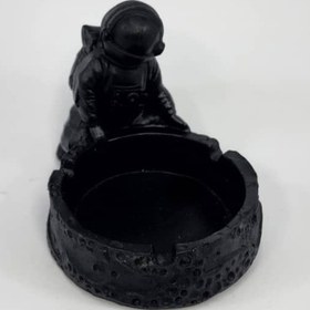 تصویر جاسیگاری فضانورد 