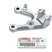 تصویر براکت جلو چپ یاماها اصلی-R25-MT25 Yamaha R25-MT25 left Drive Bracket