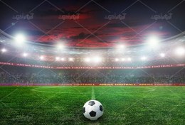 تصویر عکس با کیفیت توپ فوتبال در زمین بازی چمن استادیوم 
