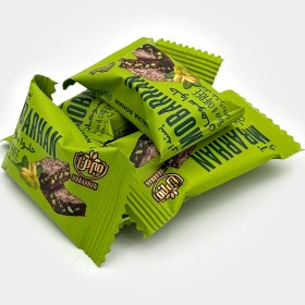 تصویر حلوا سوهان پسته‌ای 