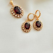 تصویر نیمست پلاک و گوشواره نگینی - زرشکی 