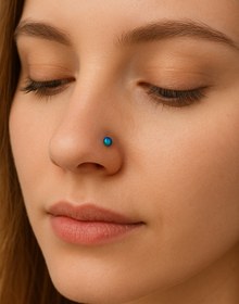 تصویر پیرسینگ بینی گوی رنگی 