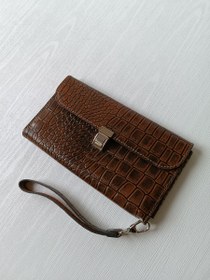 تصویر کیف پول و مدارک دستی 