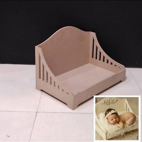 تصویر تخت مبلی چوبی خام و بدون رنگ مناسب سیسمونی نوزاد و عکاسی رنگاچوب 