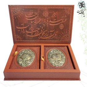 تصویر مصحف نفیس معطر قرآن و حافظ وزیری چرم جعبه دار با پلاک فلزی طرح مس 